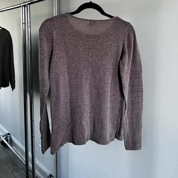 Old Navy Long Sleeve Fitted Sweater - Picture 4 of 4